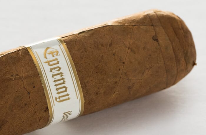 Single Illusione Epernay cigar on white background