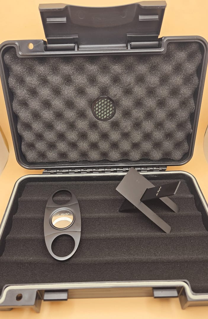 Sea zephyr 5 cigar travel humidor with cigar tee and cutter