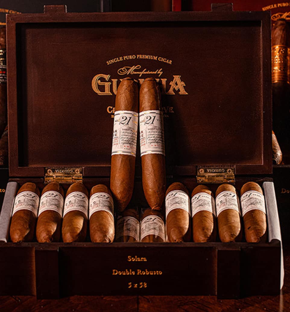 Open box of Gurkha Cellar Reserve Edición 21 Year cigars