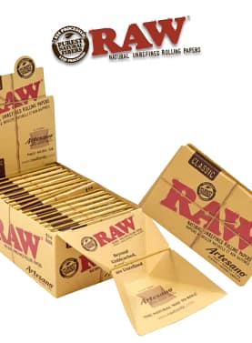 Display of RAW Classic Artesano 1 1/4 rolling papers with integrated tips and foldable tray, arranged in branded cardboard box.